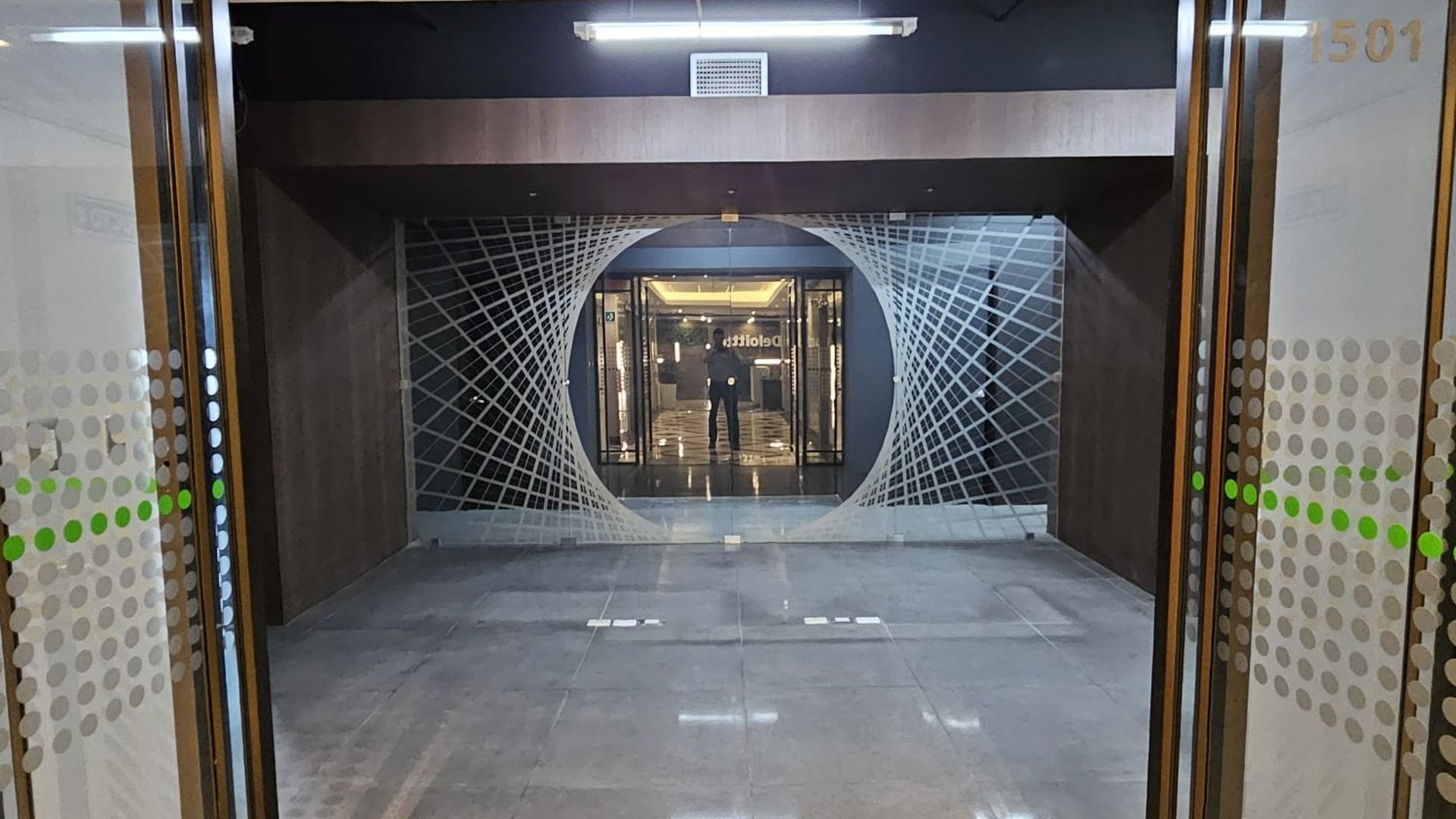 Oficina en venta edificio Europlaza zona 14, 478 m² con divisiones