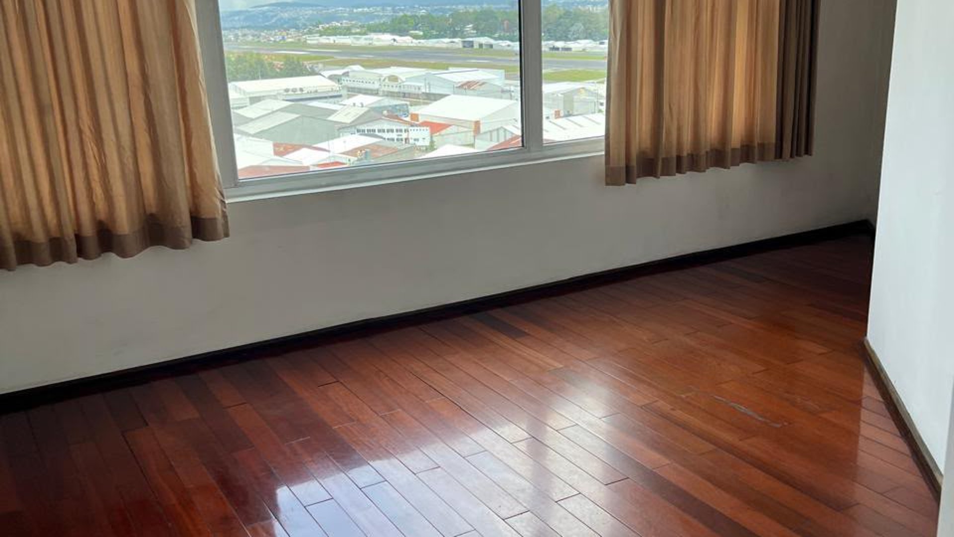 RENTA DE APARTAMENTO EN EDIFICIO TERRANOVA |ZONA 13 - Miniatura 3