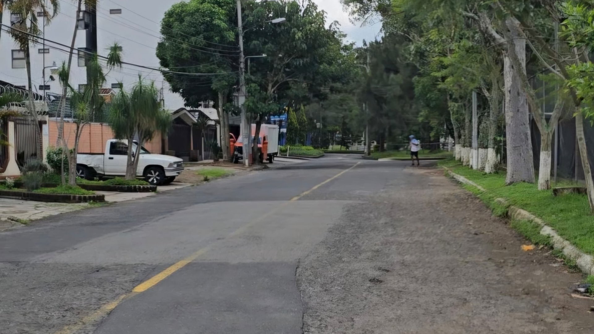 Preciosa Casa En Venta En Zona 15 - Miniatura 2
