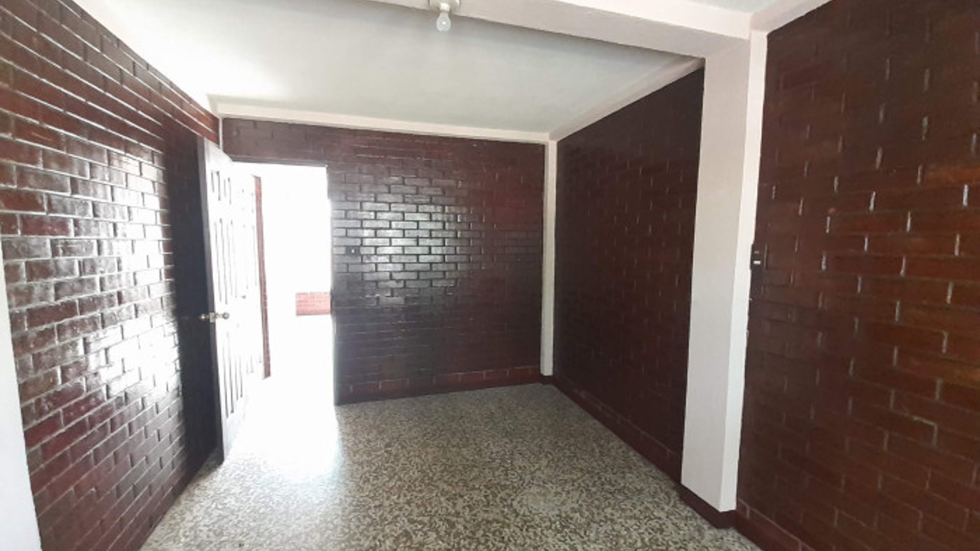 Propiedad En Venta con 4 Apartamentos Zona 3 Mixco - Miniatura 5