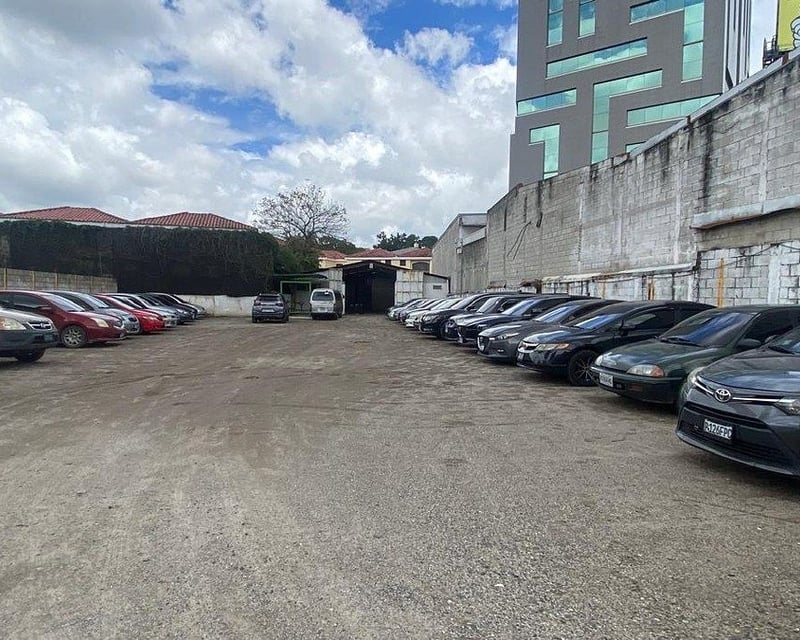 Terreno en renta en Zona 10
