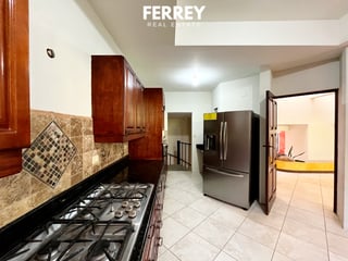 Casa grande en renta en zona 16 Kanajuyu 2 - Image 12