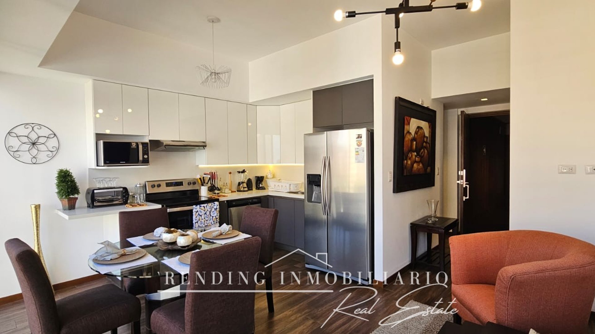 Furnished Apartment for Rent in Casa Clara Building, Zone 10 | 1 Bedroom + Parking