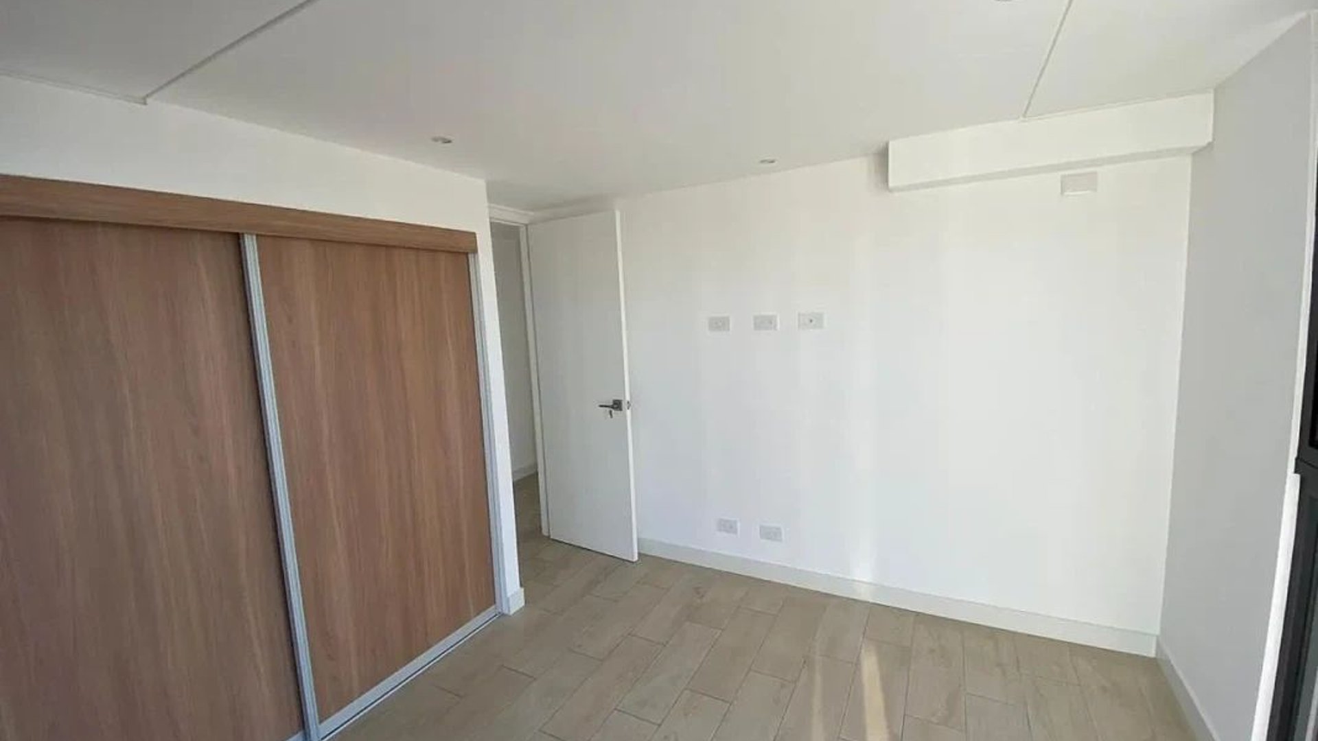 APARTAMENTO EN VENTA – EDIFICIO QUO, ZONA 4 – NIVEL 15 - Miniatura 8