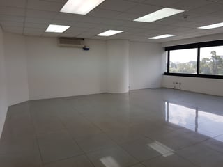 Oficina en RENTA edificio exclusivo  zona 10 Guatemala - 3