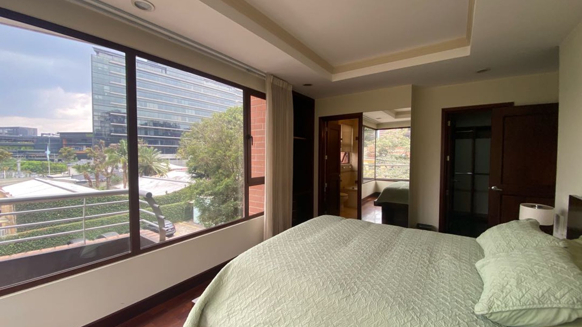 Apartamento amueblado de 2 hab en alquiler Santa María zona 10 - Miniatura 9