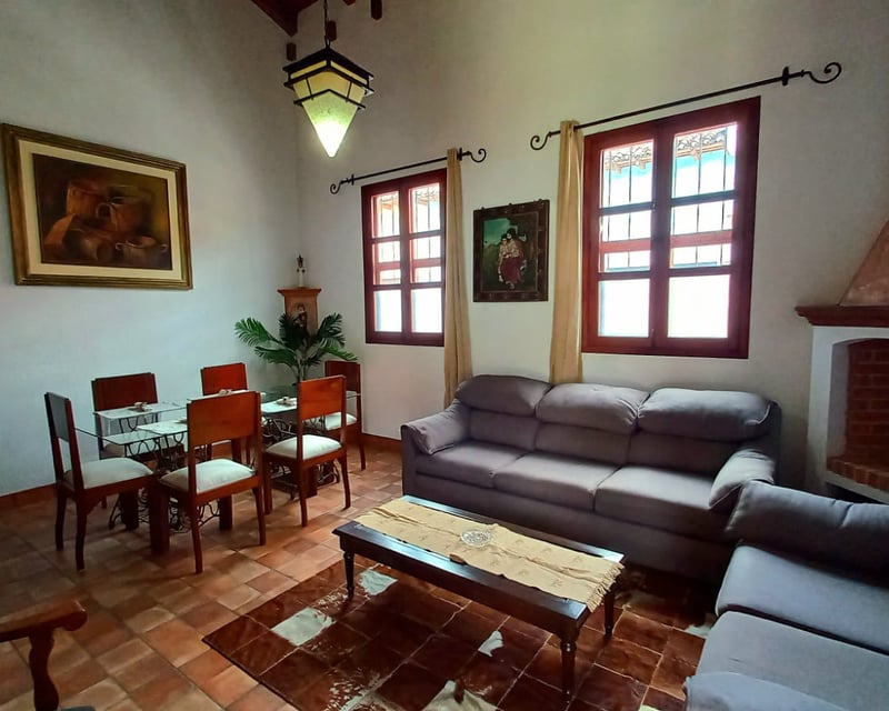 HERMOSA CASA EN RENTA DENTRO DE CONDOMINIO LA AZOTEA