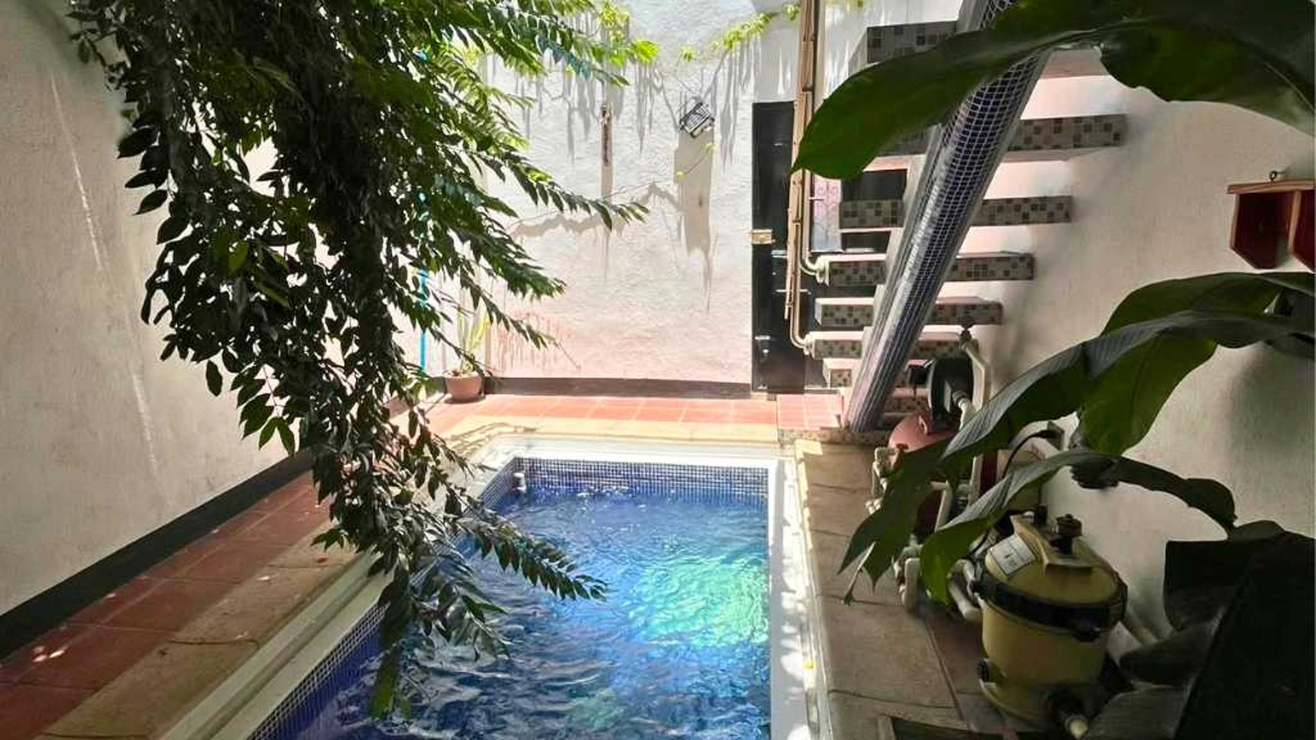 CASA TIPO LOFT EN VENTA CON PISCINA PRIVADA – BARRIO MODERNO, ZONA 2
