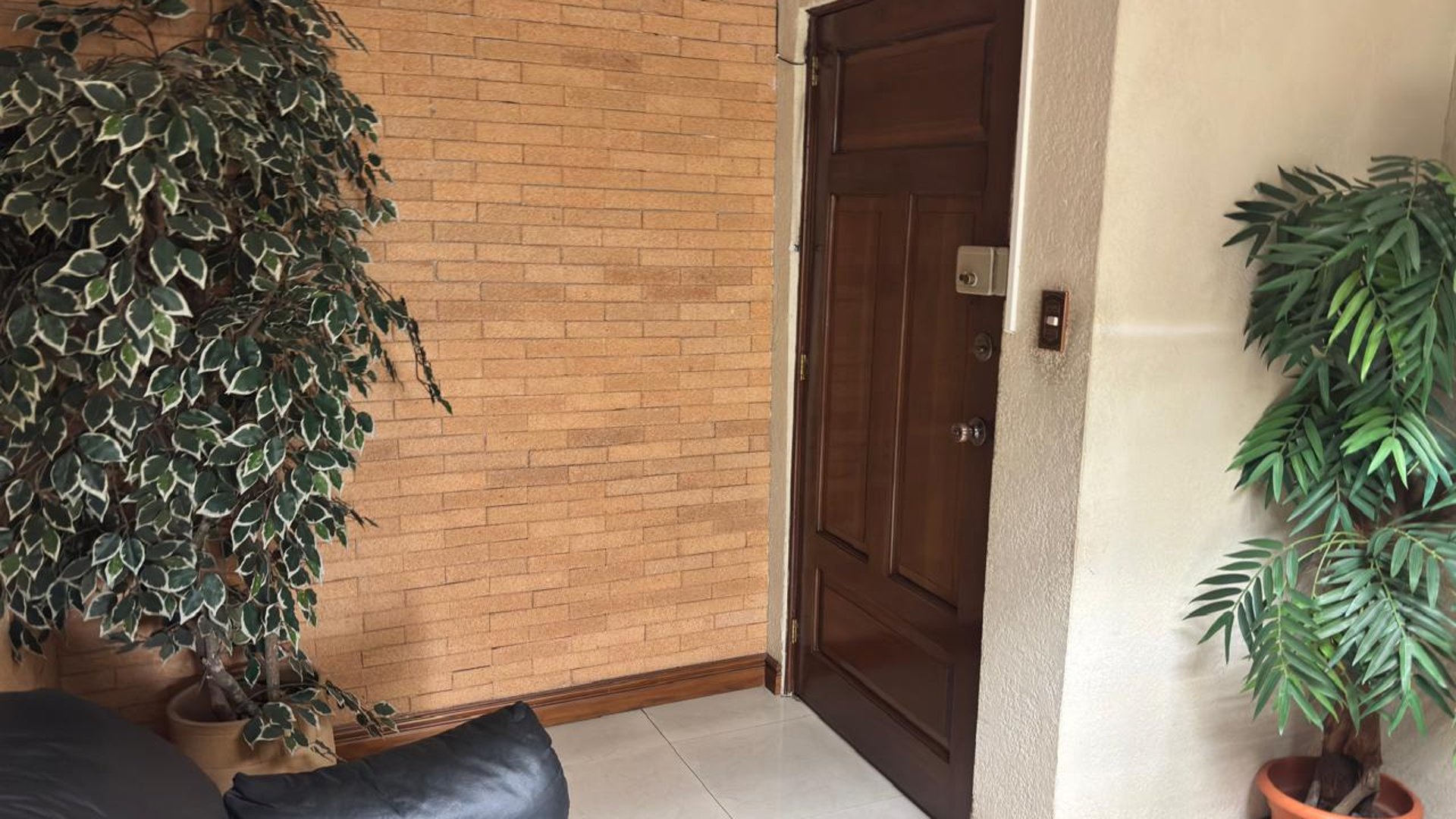 VENTA DE CÉNTRICA OFICINA 168MT2 - CENTRO EMPRESARIAL, ZONA 10