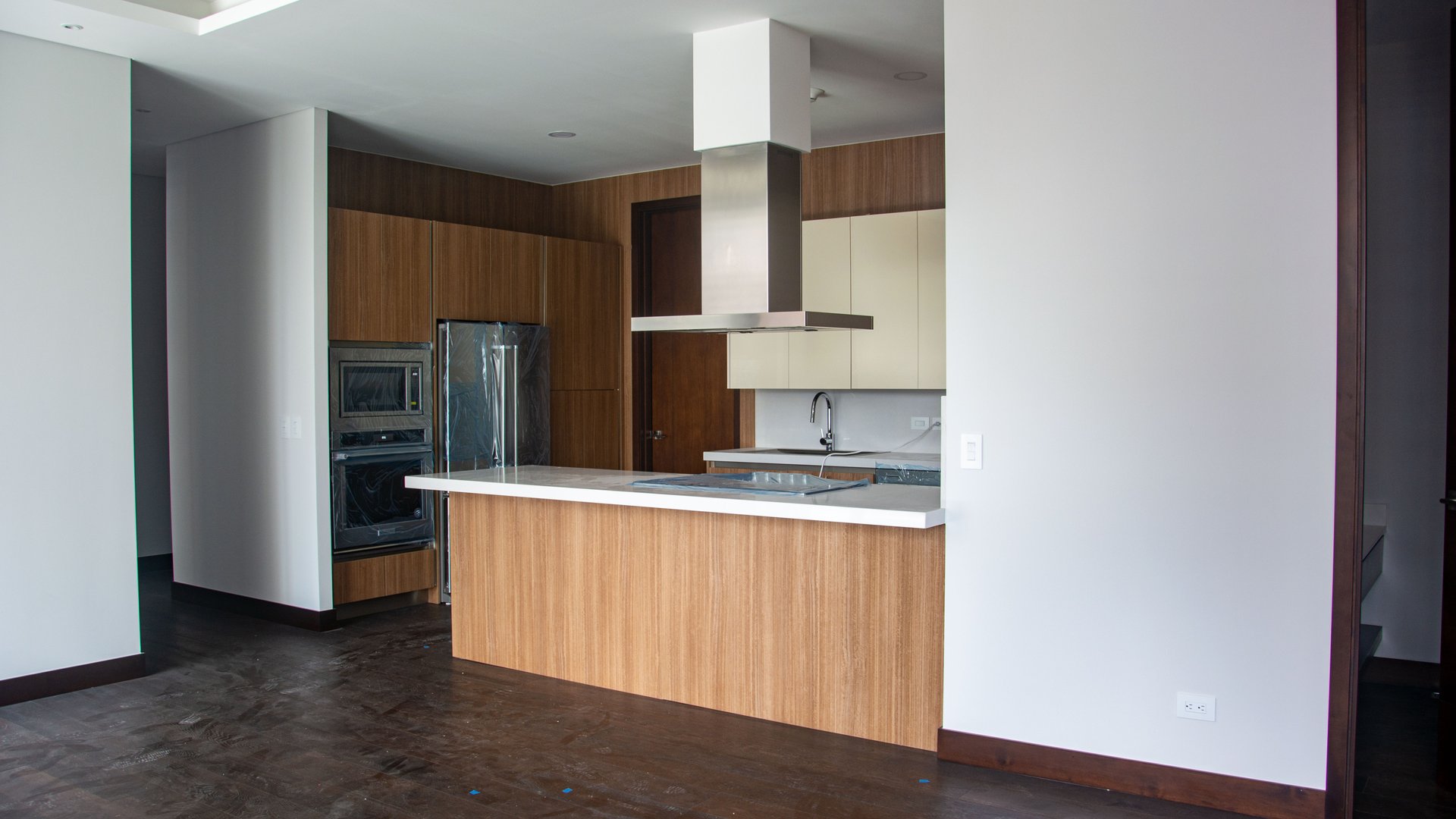 Apartamento en Venta / Alquiler Edificio ECHO, zona 14  - Image 1