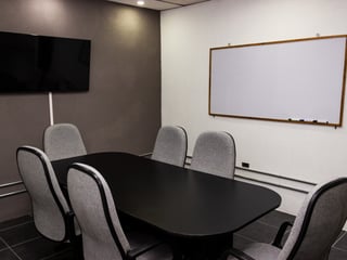 17m² Office for Rent in Zona 11, Guatemala City - Parking, Kitchenette - Image 7