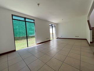 Alquiler de casa en Km 21.5 Carretera a Fraijanes | Bosque Escondido - 2