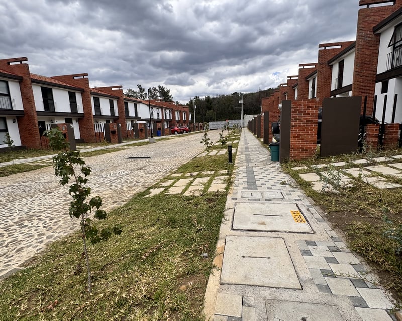 Casa en renta en residencial Senderos del comendador
