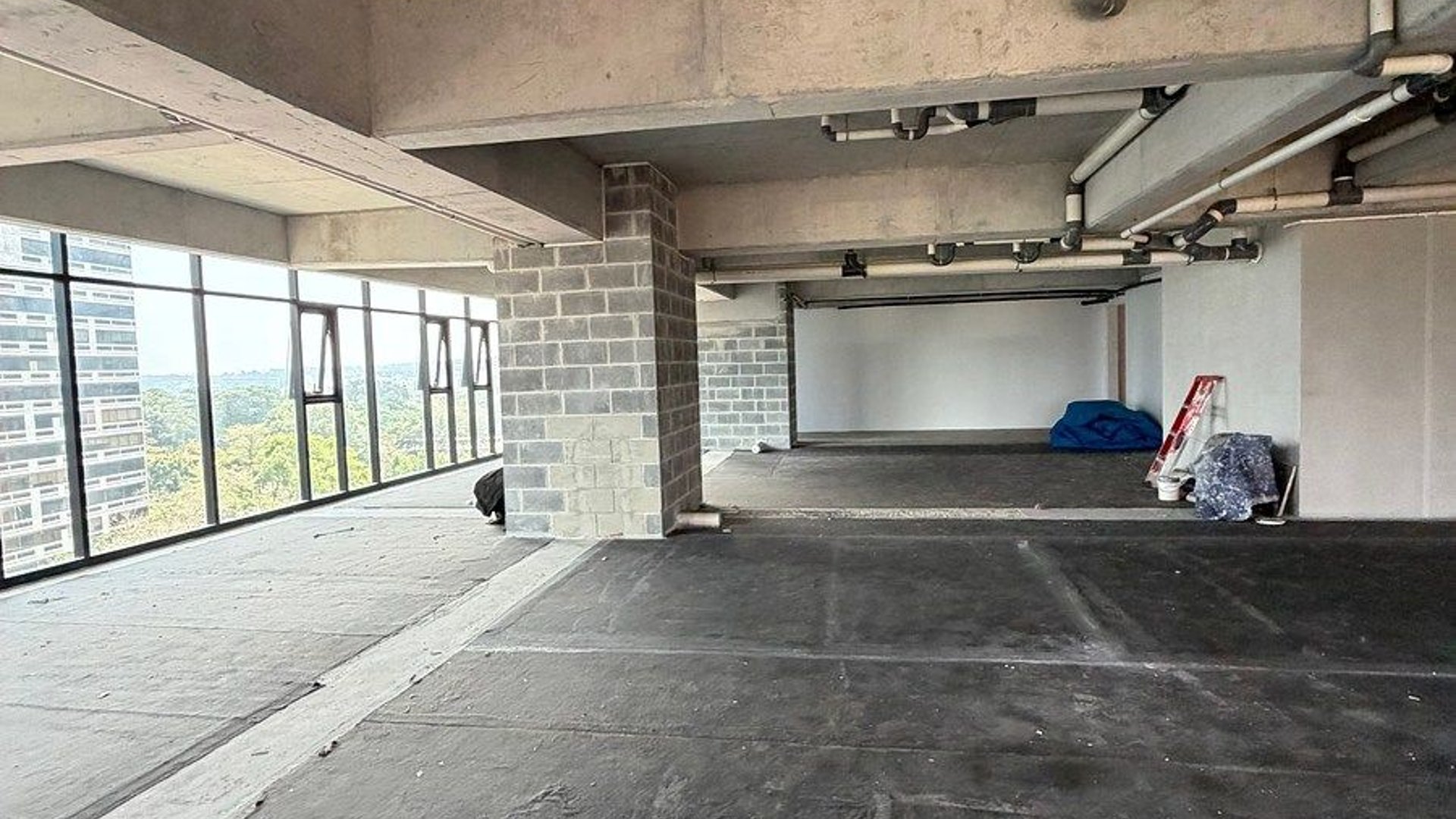 Oficinas en venta Zona 10 Guatemala con parqueos y bodegas - Miniatura 7