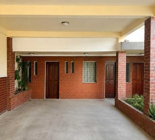 CASA EN VENTA 📍 Condominio Pinares de San Cristóbal, Zona 8 de Mixco