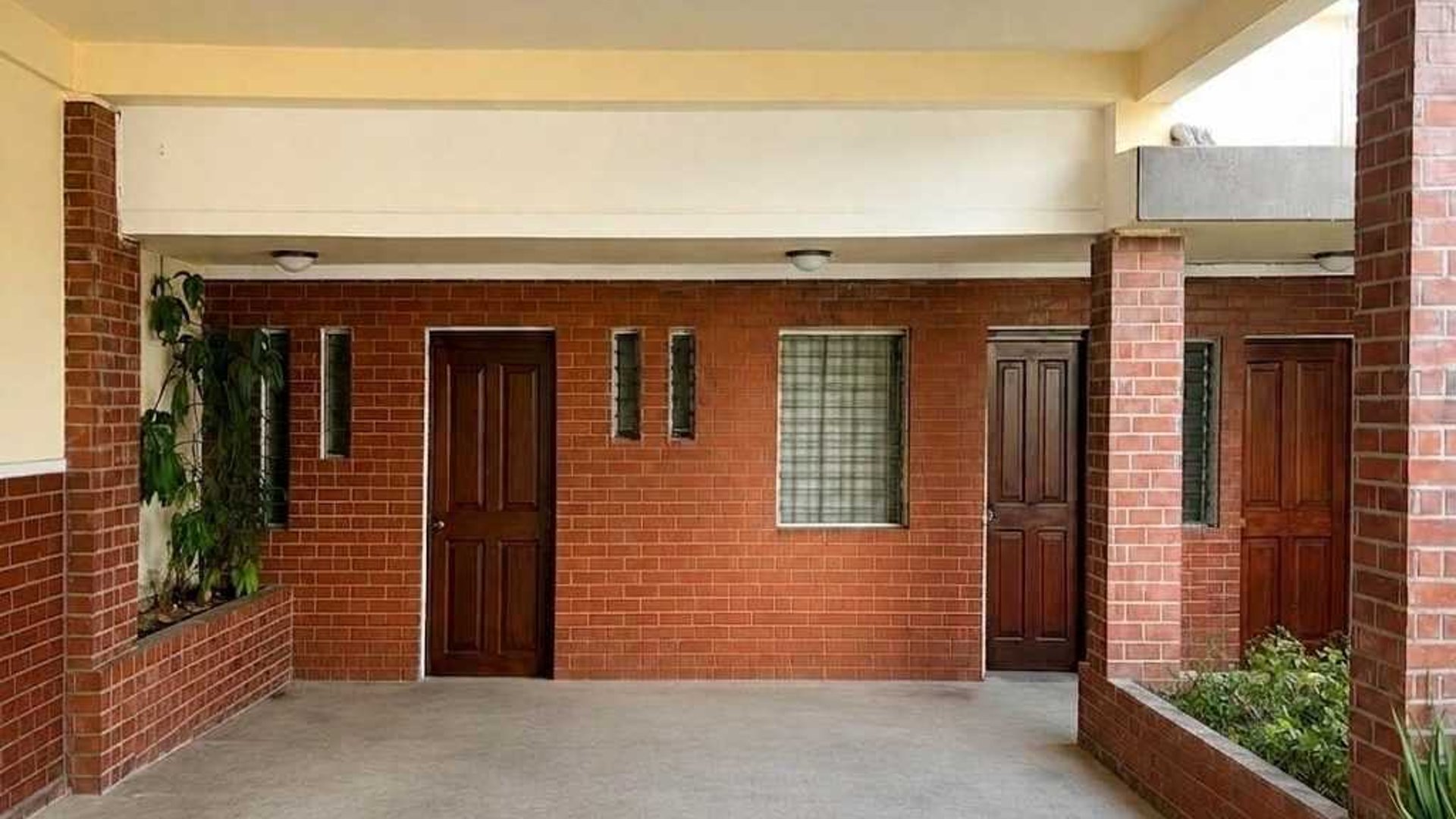CASA EN VENTA 📍 Condominio Pinares de San Cristóbal, Zona 8 de Mixco
