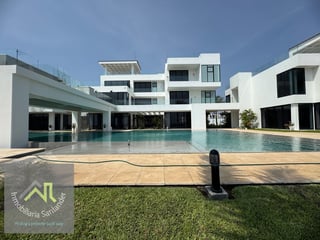 Exclusiva Mansión Frente al Mar en Venta Ideal como Residencia de Lujo u Hotel - Image 2