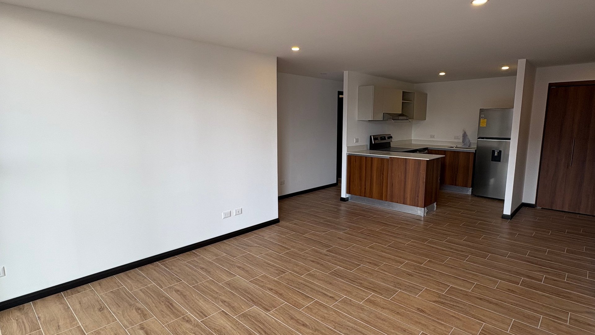 Apartamento en renta Essenza zona 13