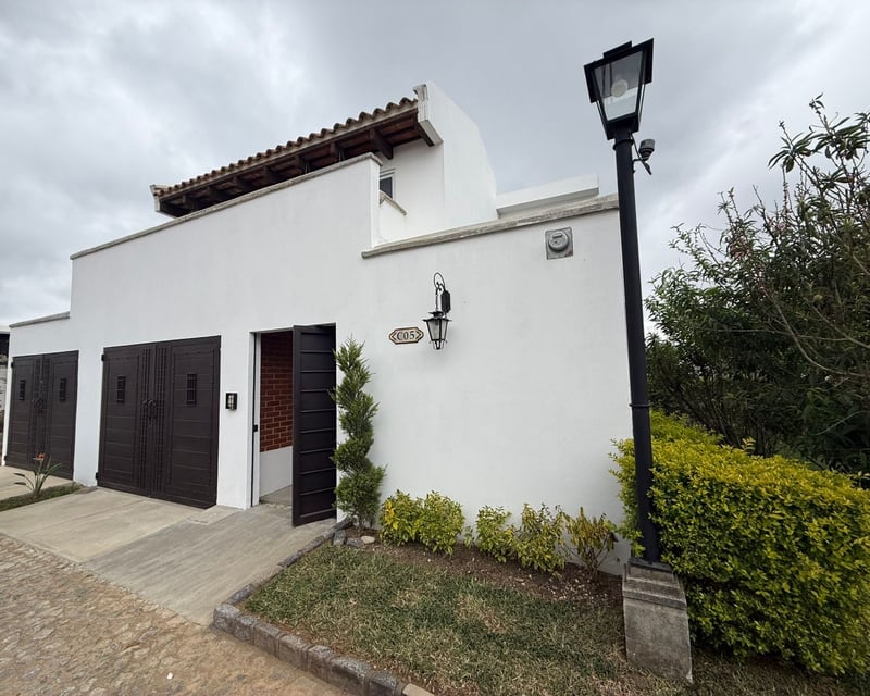Casa en venta entre Sta. Lucía Milpas y Bárcenas