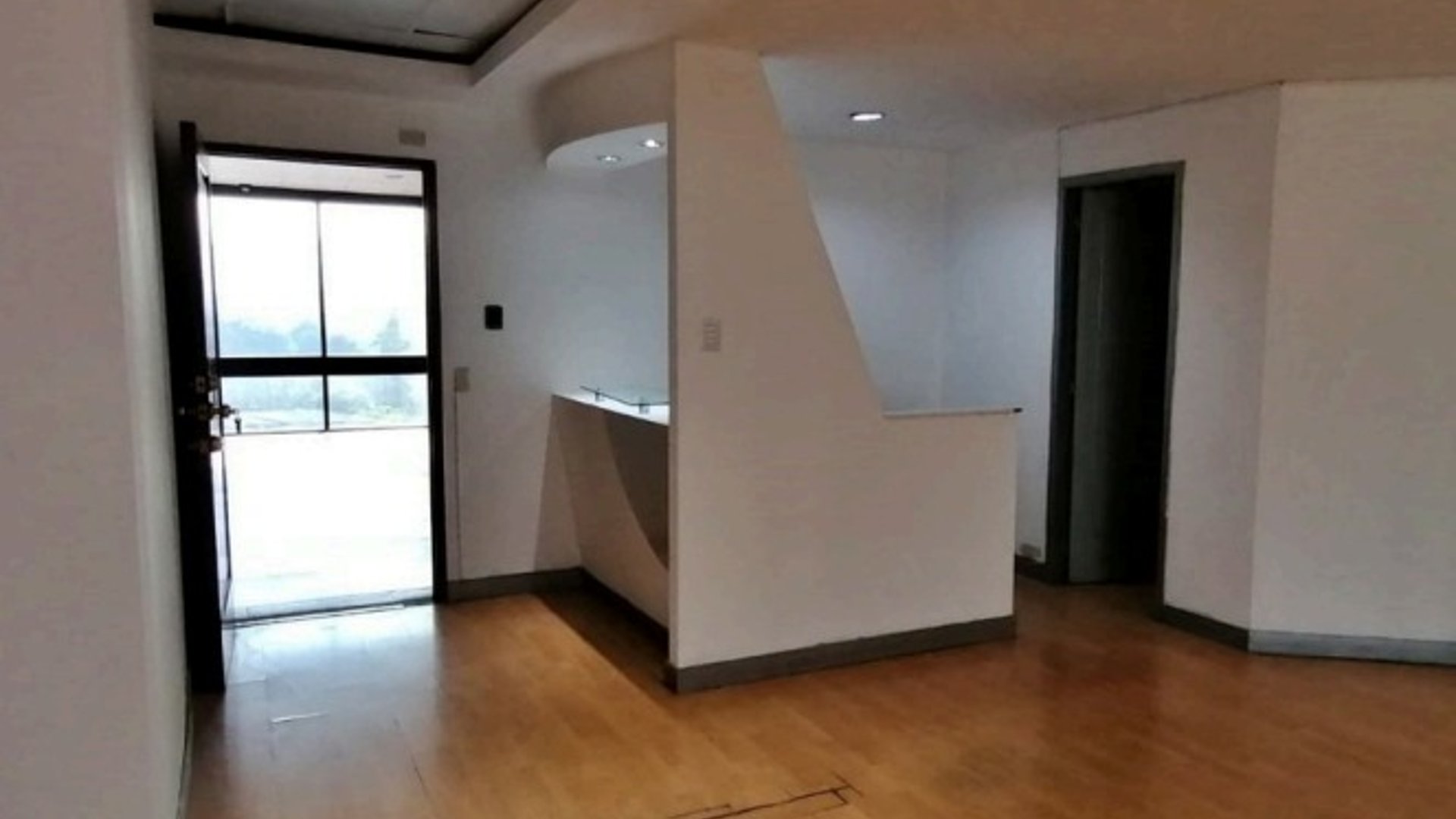 ???? OFICINA EN RENTA – 151 M² + RECEPCIÓN | MURANO CENTER | ZONA 10 - Miniatura 2