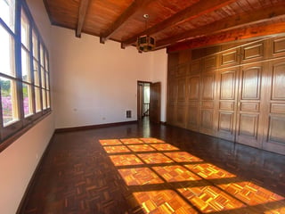 Casa en Venta – Sector La Villa, Zona 14 - Image 9