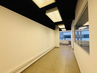 ALQUILER DE CENTRICA OFICINA 67.80MT2 - CENTRO EMPRESARIAL, ZONA 10 - 2