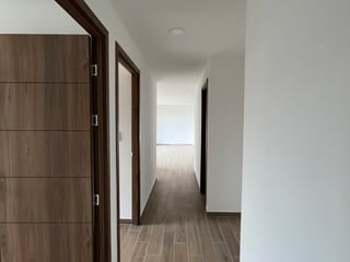 Luxurious 3 Bedroom Apartment for Sale in Zona 14, Guatemala City | 135m² | Parking | Walk-in Closet - Image 4