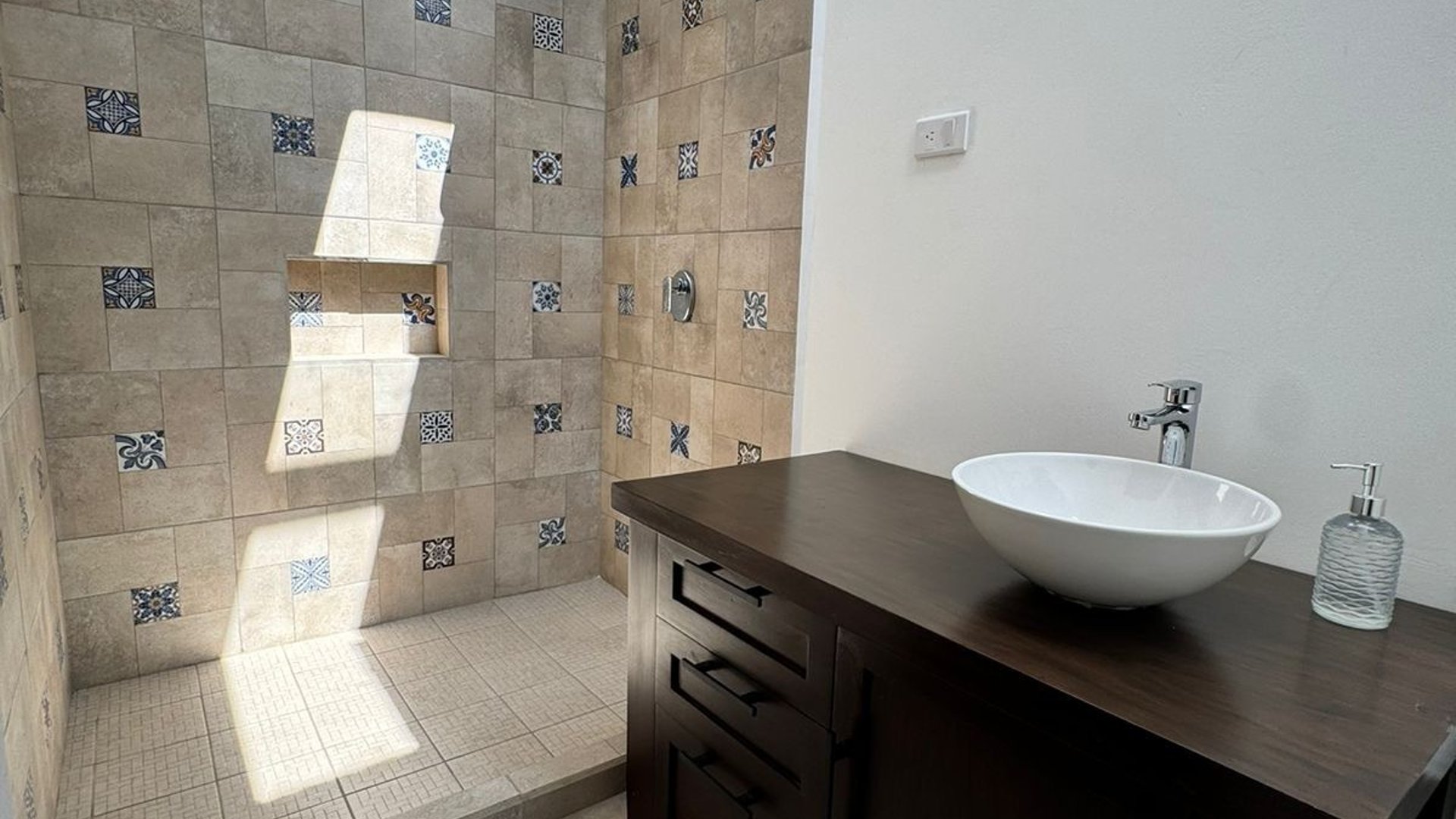PRECIOSA CASA EN VENTA EN ANTIGUA - Miniatura 19