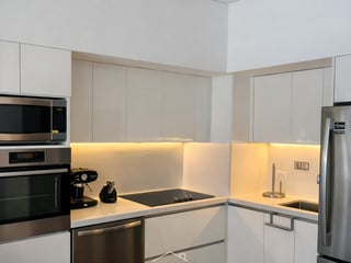 Modern 1-Bedroom Apartment with Parking in Zone 10, Guatemala City | $1325 Rent - Image 2