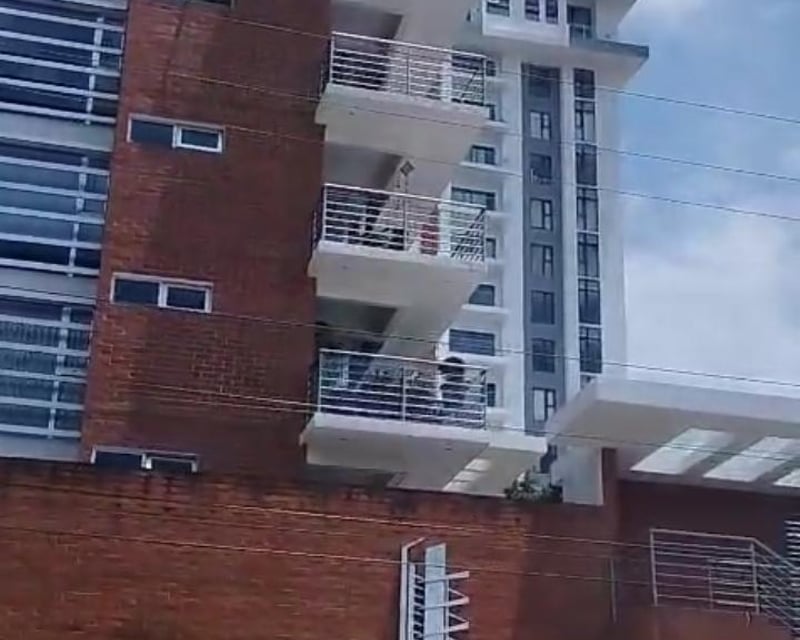 Apartamento en Caledonia I Zona 16 | 3 Habitaciones en nivel medio con vista al bosque