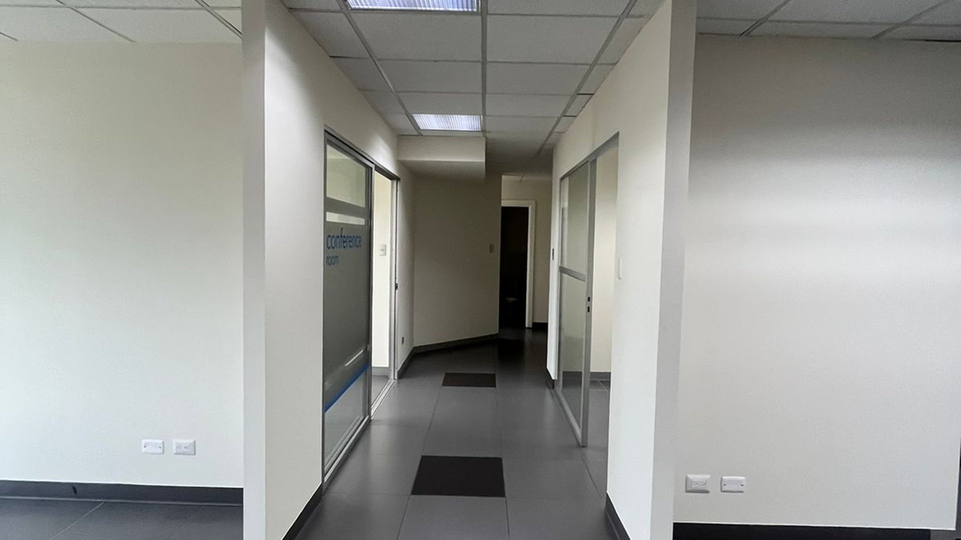 Oficina en Alquiler / Venta en Europlaza, zona 14 Guatemala - Miniatura 10