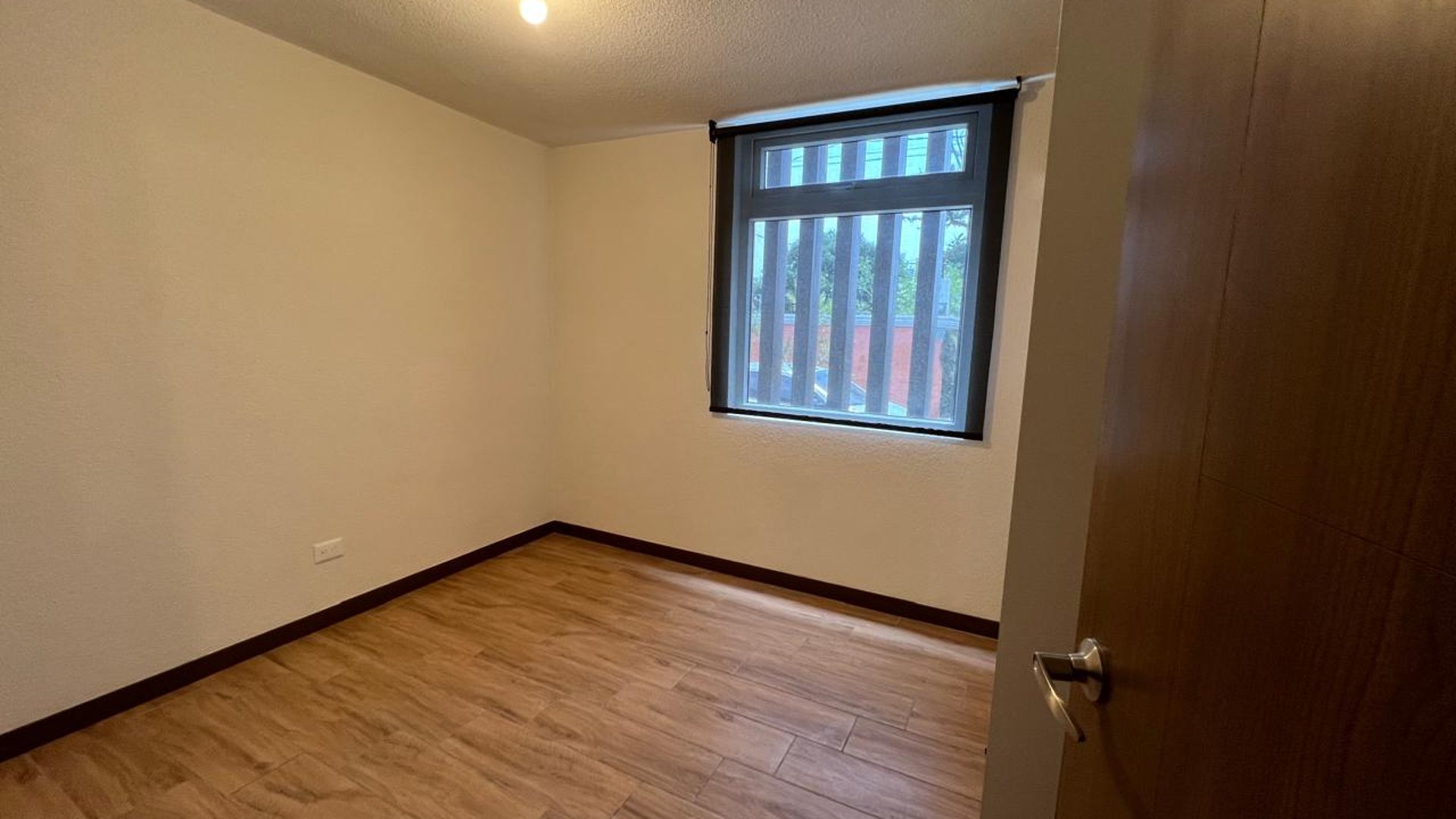 APARTAMENTO EN RENTA EN EDIFICIO UNIDO  ZONA 17 - Miniatura 14