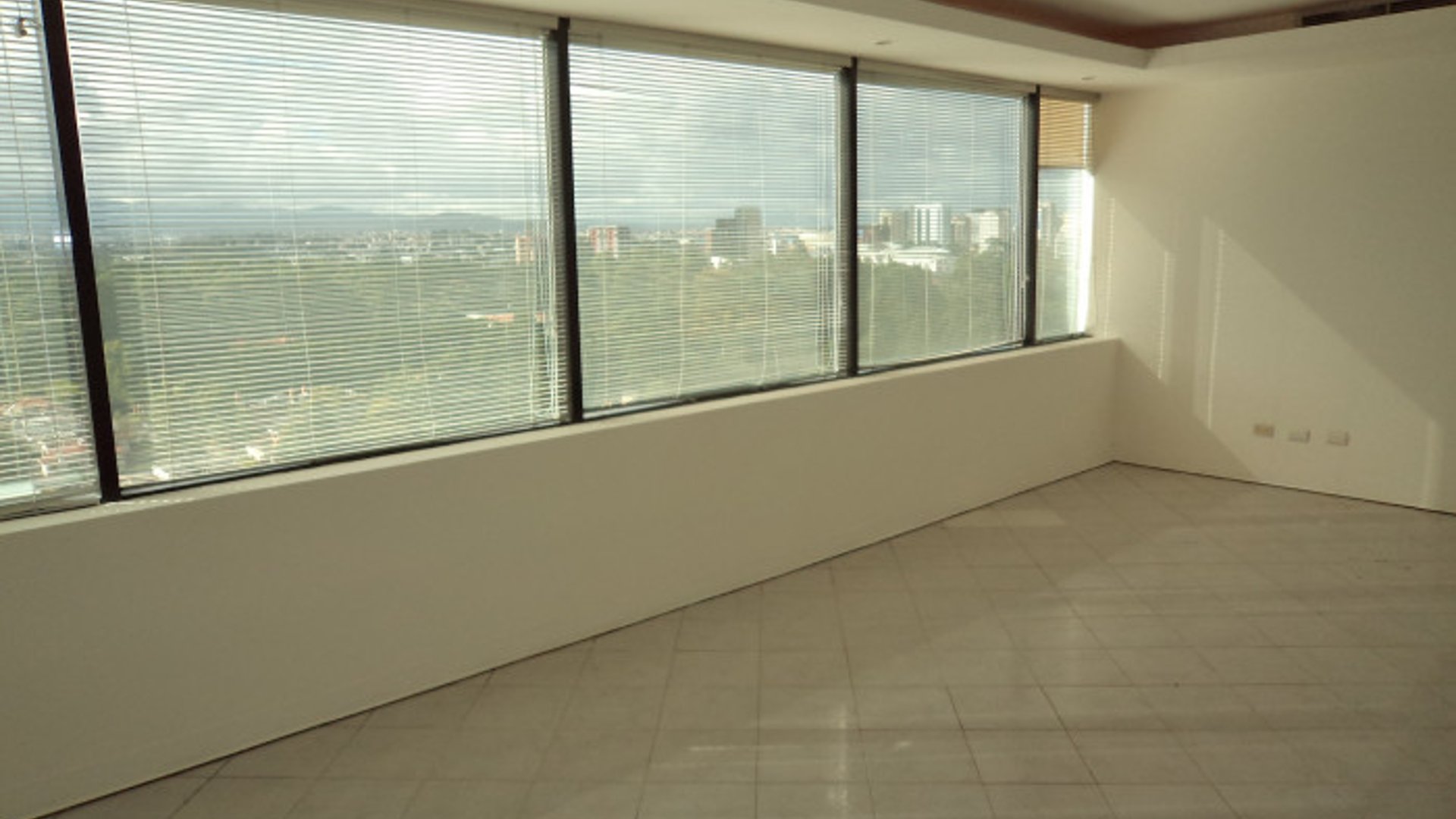 En Renta Oficina en Zona 14 Europlaza Guatemala - Miniatura 16