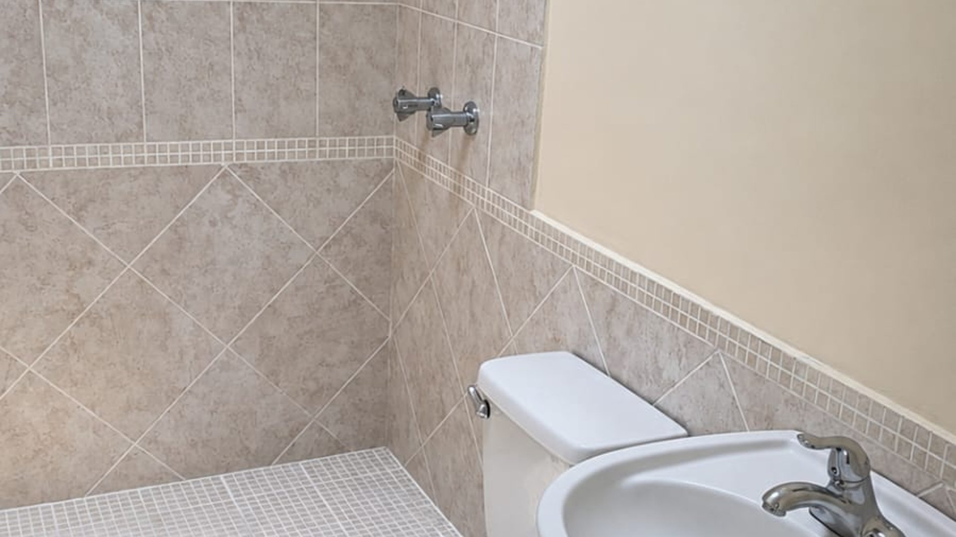 Casa De Esquina En Venta En Condado Catalina - Miniatura 6