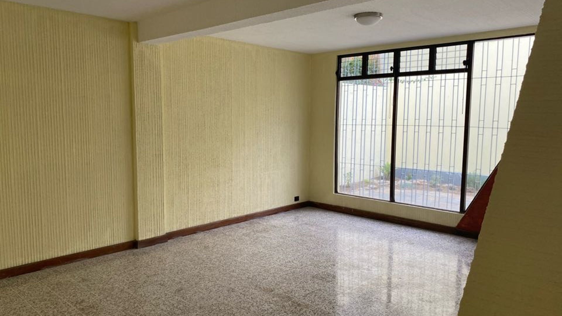 Casa en Renta en 20 Calle Zona 10 - Miniatura 3