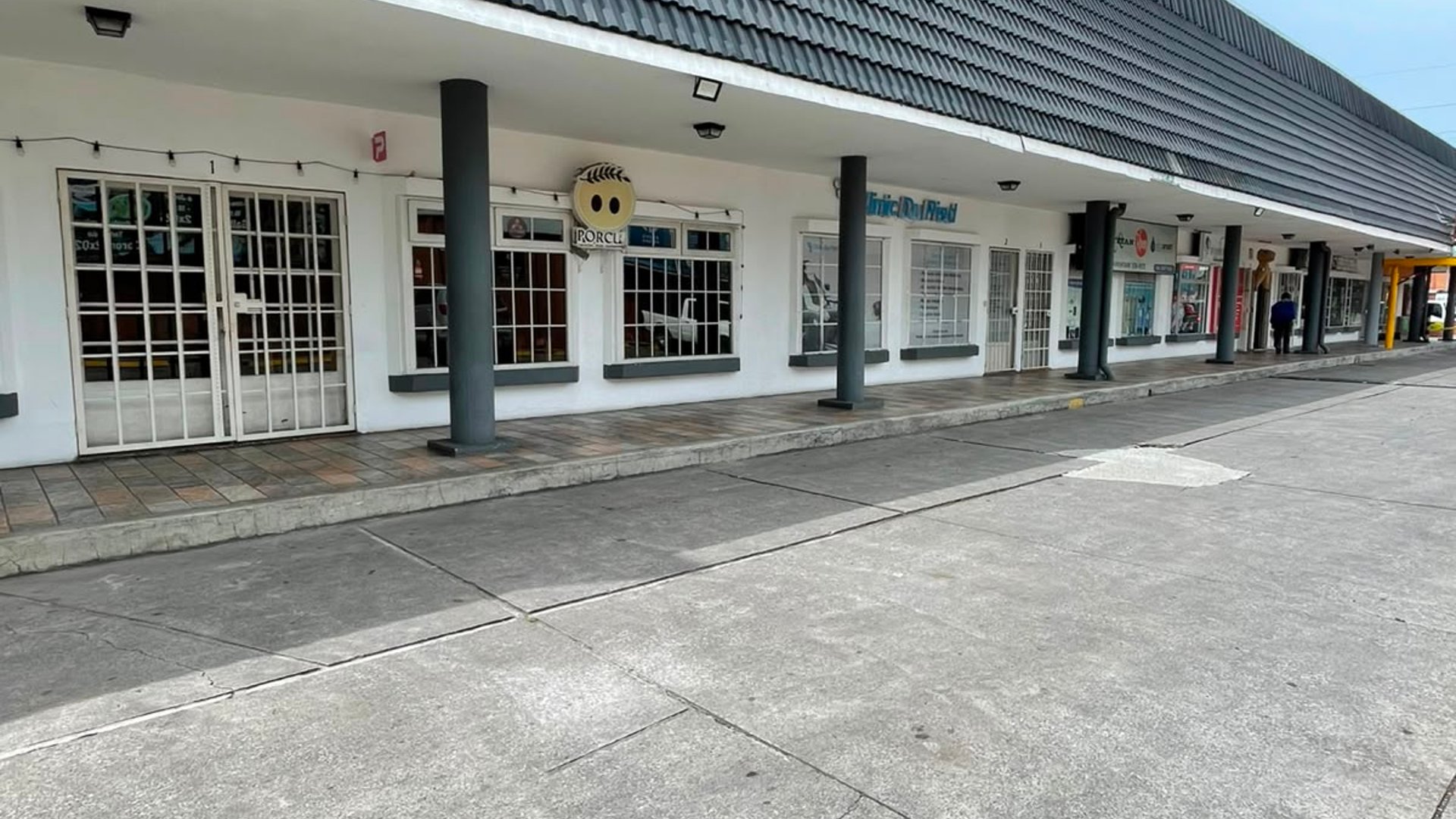 LOCAL COMERCIAL EN RENTA. ENTRE BLVRD LOS PROCERES Y 20 CALLE DE ZONA 10  ¡Excelente Ubicación y Est