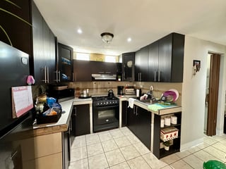 En Venta Casa De Esquina Dentro de Condominio en Zona 11 - 5