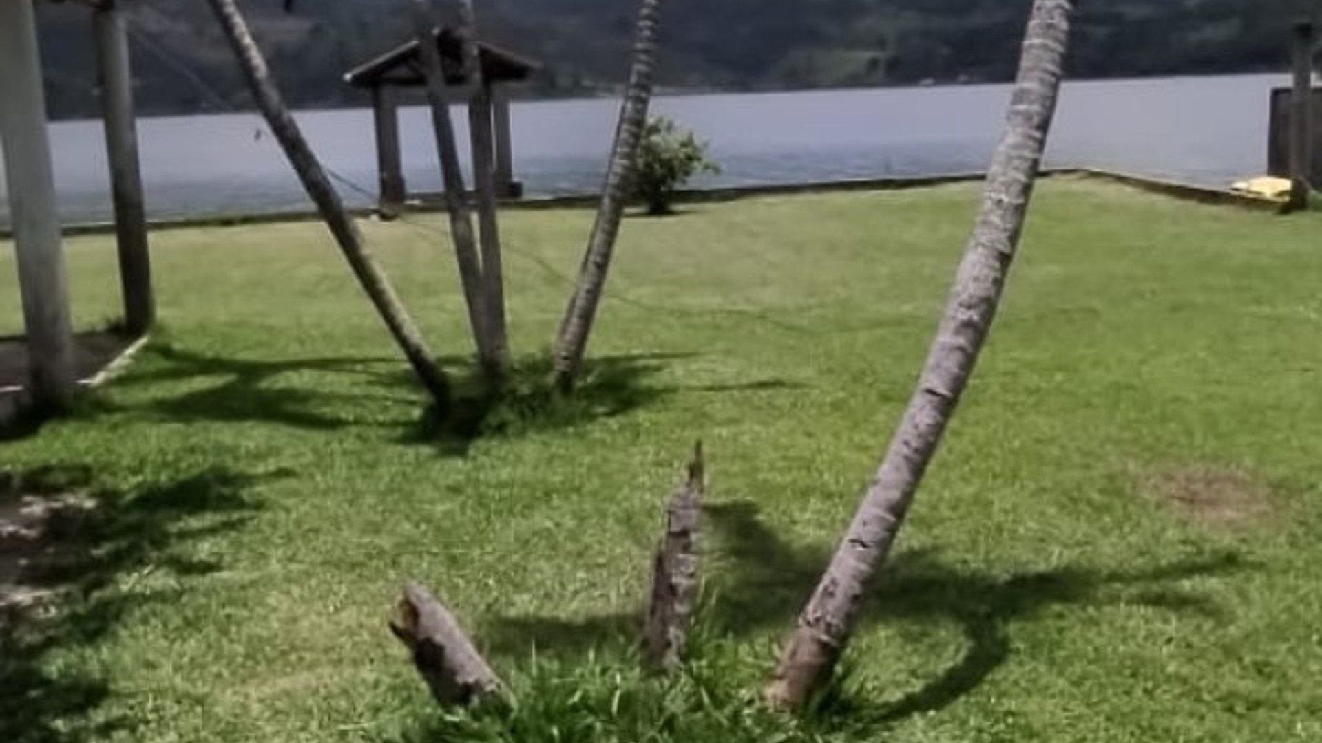 En venta casa para remodelar a orilla lago Amatitlán - Miniatura 4