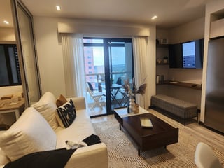 Apartamento en Venta con Jardin en Zona 10 Guatemala - Image 1