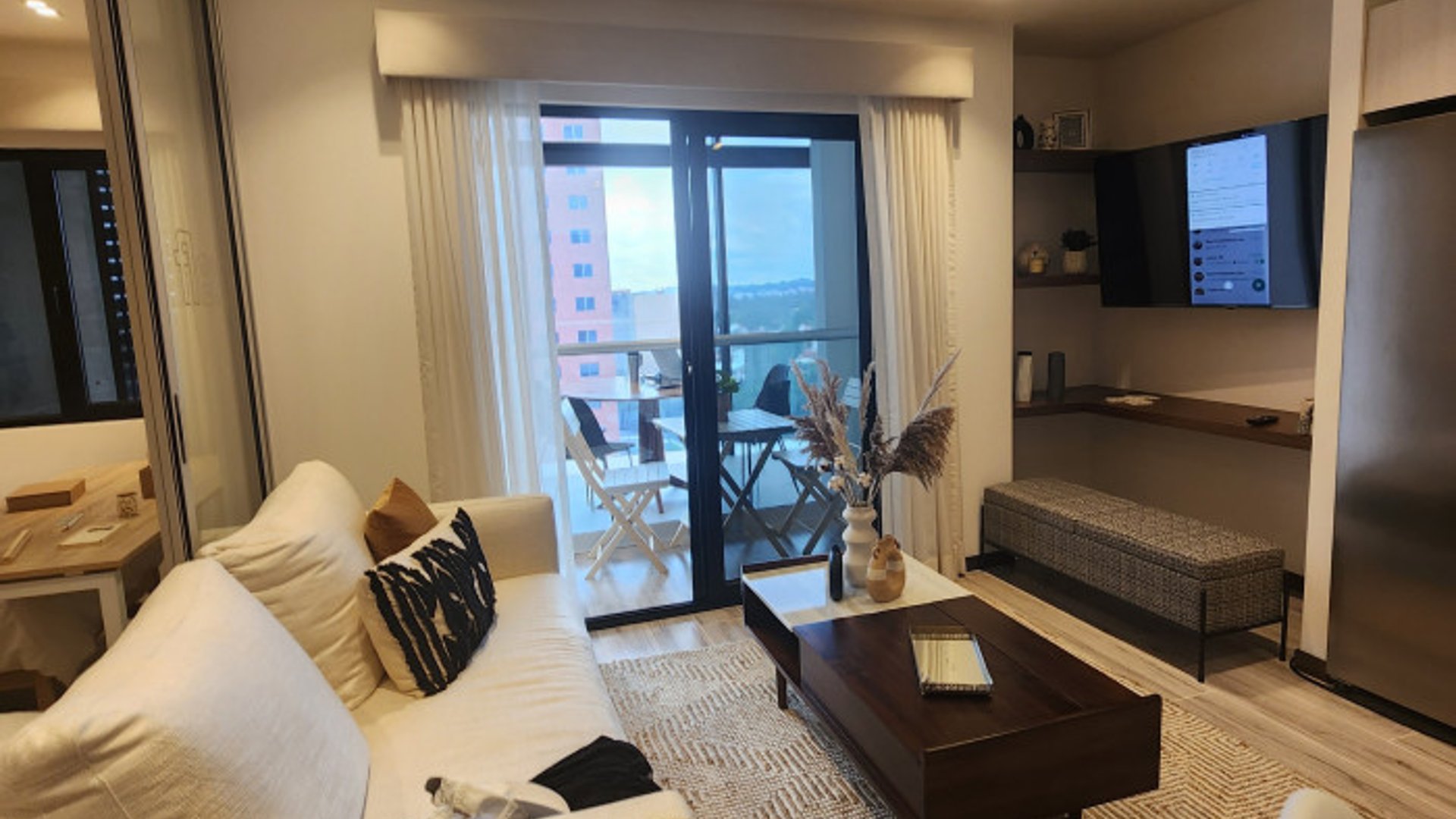 Apartamento en Venta con Jardin en Zona 10 Guatemala