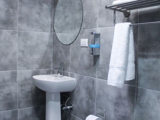 APARTAMENTO AMUEBLADO EN RENTA EN ZONA 14 - 5