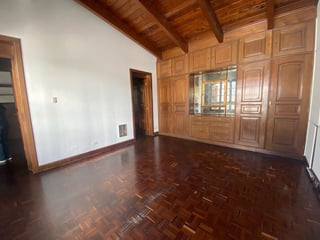 Casa en Venta – Sector La Villa, Zona 14 - Image 8