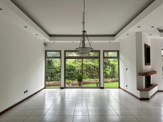 Casa Residencial en Venta en Zona 16 Kanajuyú II - Image 1