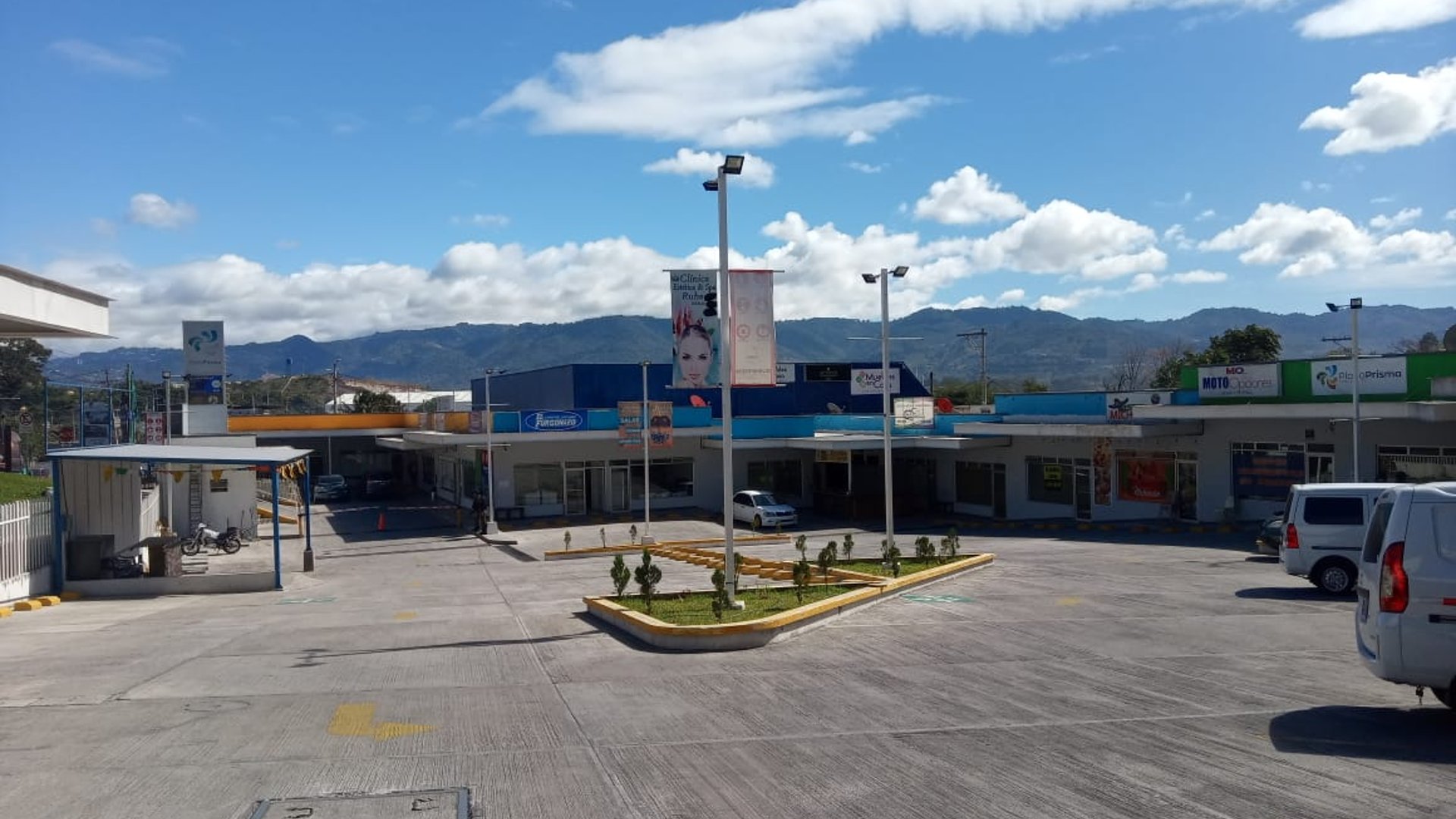 Local en Renta Plaza Prisma en Villa Nueva