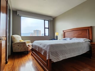 Amplio Apartamento en zona 10 en Alquiler - Image 19