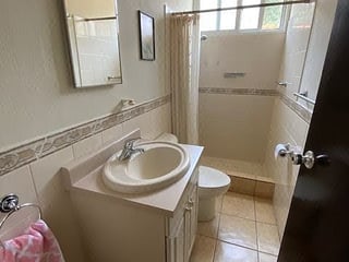 Casa en venta en Granai III, zona 11 - 2
