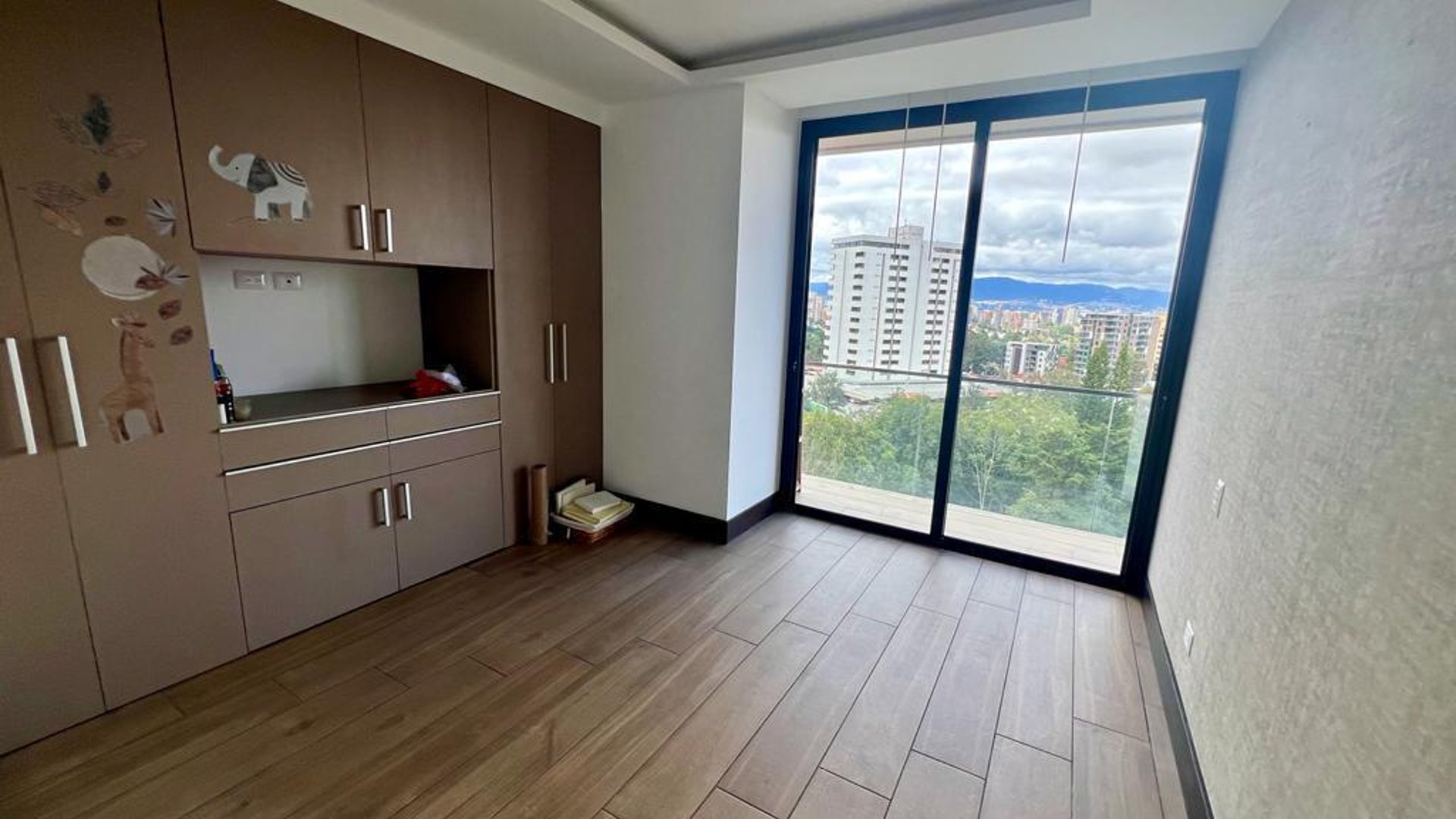 Apartamento en Vista Hermosa I en zona 15 - 3 habitaciones Ref-5939 - Miniatura 2