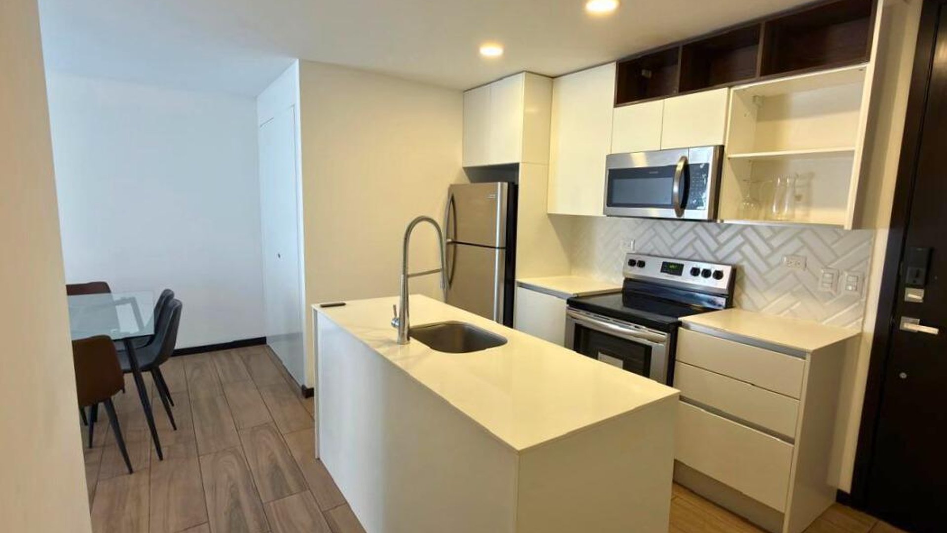 Apartamento con linea blanca en renta - 1 habitacion zona 15 Ref-5696