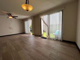 Venta de bonita casa de esquina en Condominio Luminela | Villa Nueva - Image 5