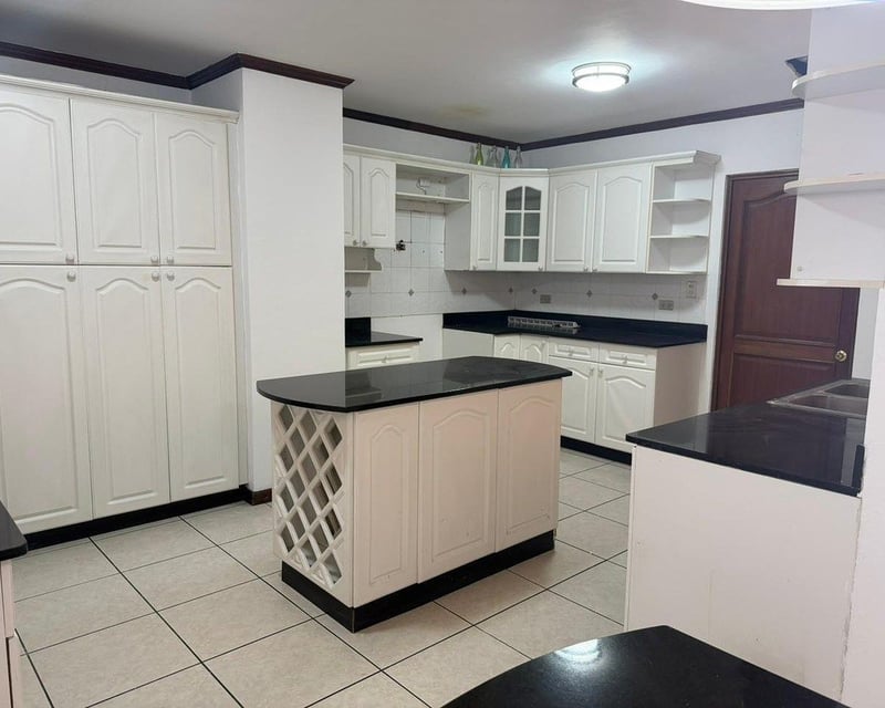 APARTAMENTO EN VENTA EN ZONA 10 SECTOR LA ESTACION